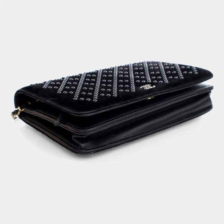 مملوكة مسبقًا Chanel Velvet Embellished Wallet On Chain (WOC)
