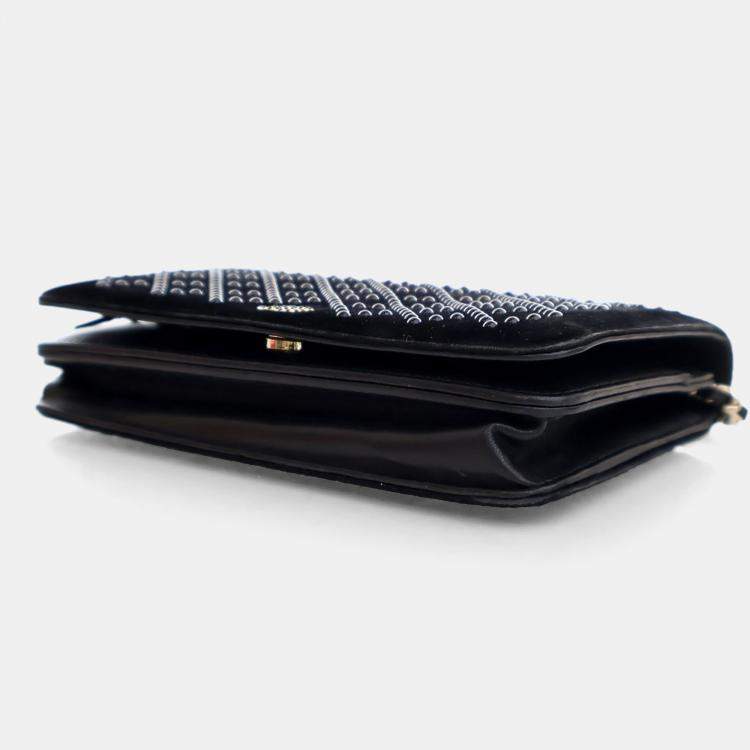 مملوكة مسبقًا Chanel Velvet Embellished Wallet On Chain (WOC)