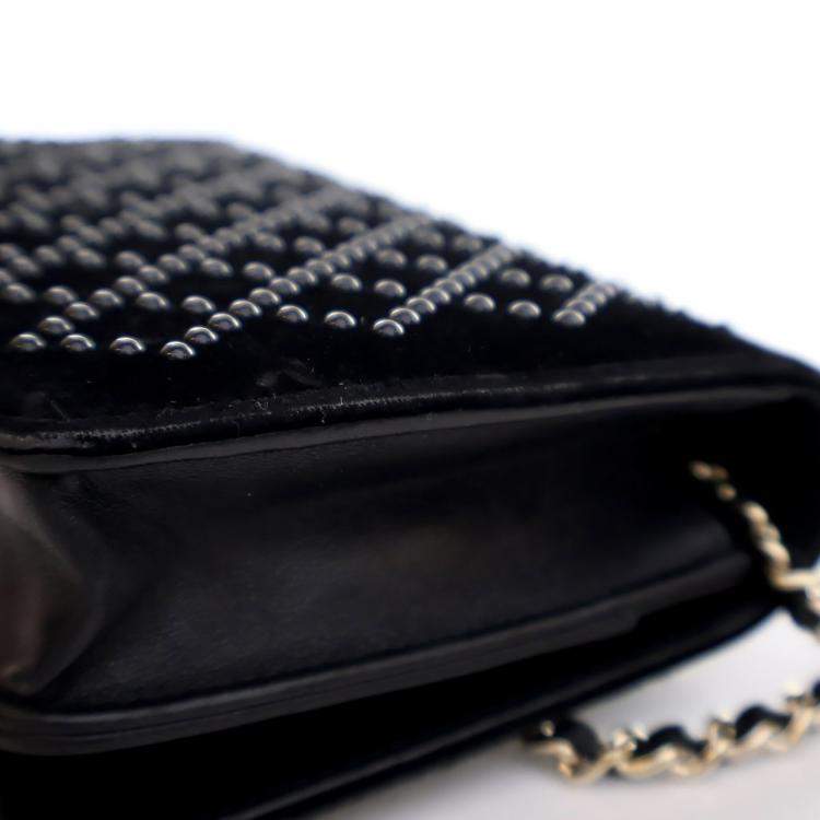 مملوكة مسبقًا Chanel Velvet Embellished Wallet On Chain (WOC)
