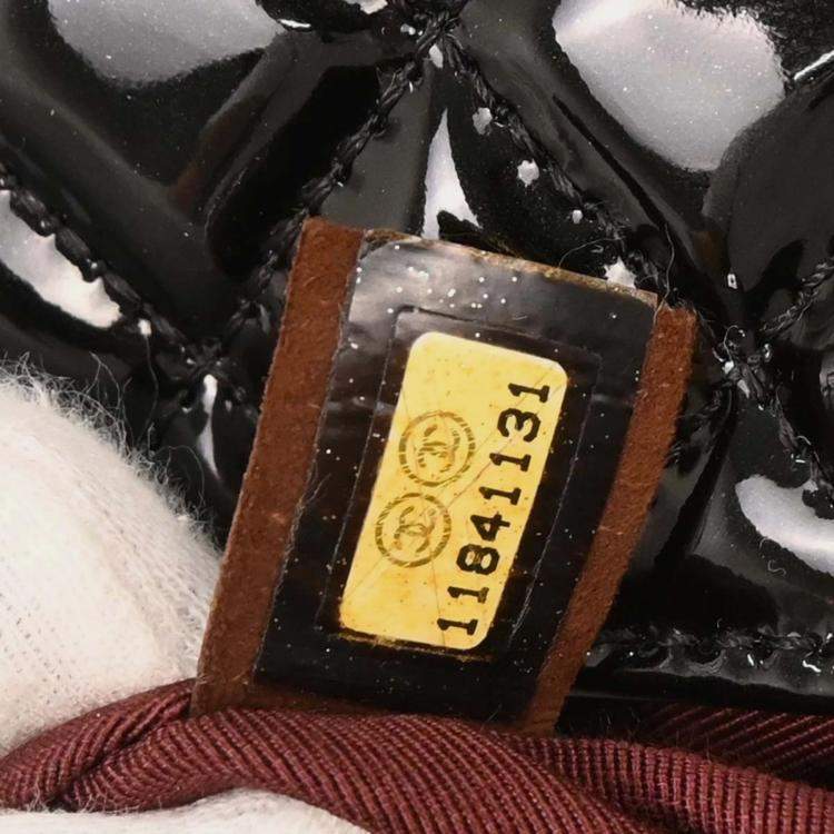 Pre Owned Chanel Black Patent Leather Shoulder Bag