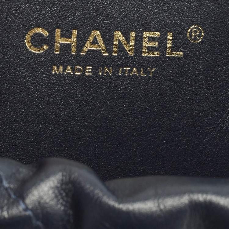 Pre Owned Chanel 22 Mini Ombre Blue Quilted Leather Chain Bag