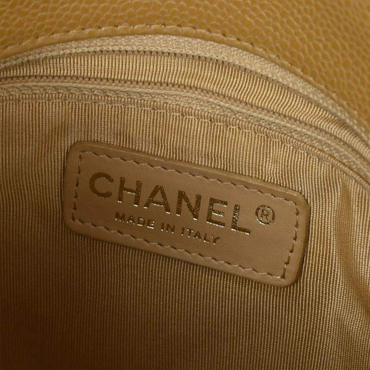 مملوكة مسبقًا Chanel Beige Calfskin Handbag