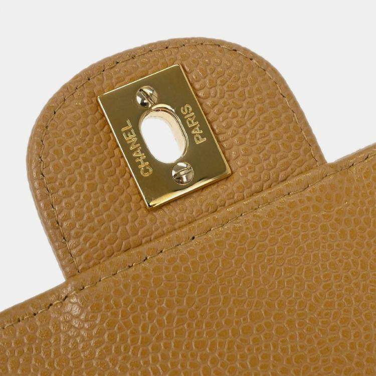 مملوكة مسبقًا Chanel Beige Calfskin Handbag