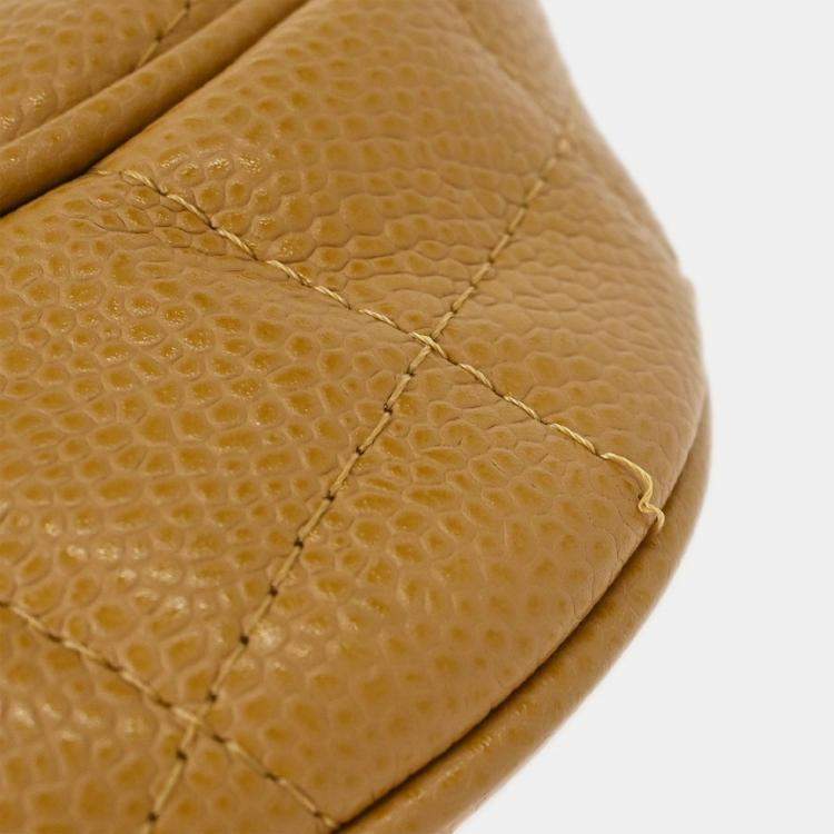 مملوكة مسبقًا Chanel Beige Calfskin Handbag