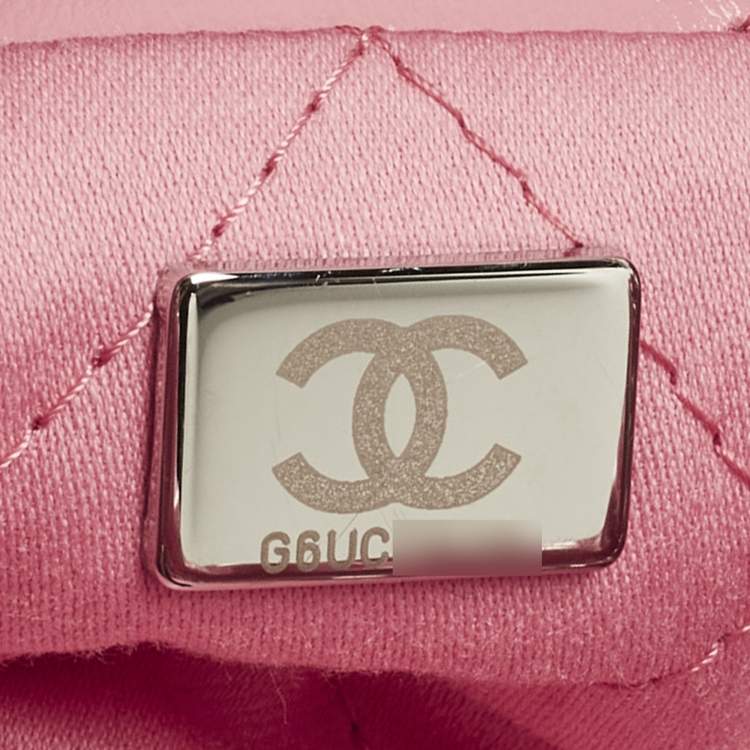 مملوكة مسبقًا Chanel 22 Mini Pink Quilted Leather Chain Bag