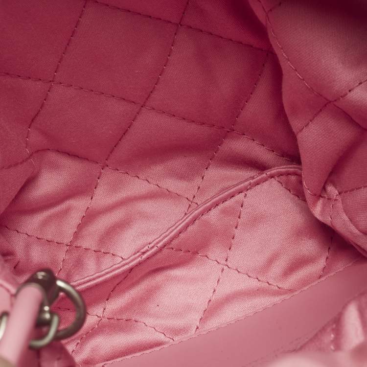 مملوكة مسبقًا Chanel 22 Mini Pink Quilted Leather Chain Bag