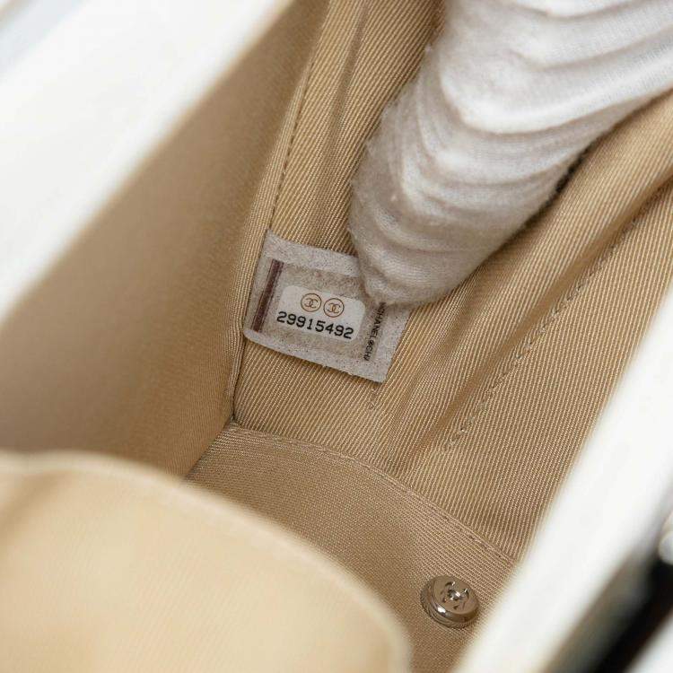 Pre Owned Chanel White Quilted Lambskin Metal Bar Convertible Clutch