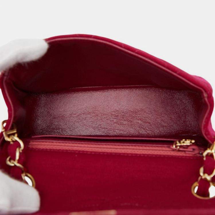 مملوكة مسبقًا Chanel Coco Mark Mini Matelasse 17 Chain Shoulder Bag Red Cotton