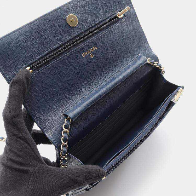 مملوكة مسبقًا Chanel Matelasse Shoulder Bag In Calfskin Leather Navy Blue