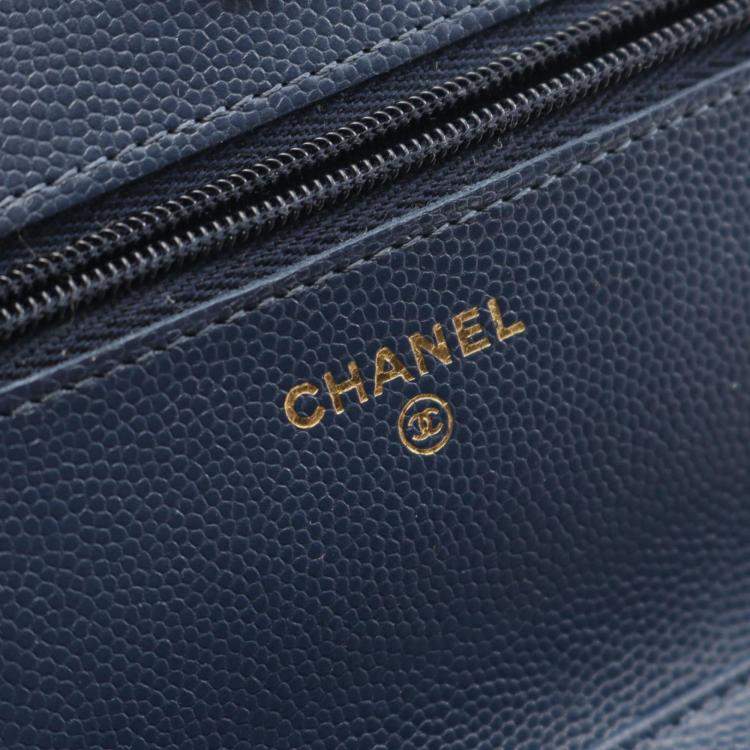 مملوكة مسبقًا Chanel Matelasse Shoulder Bag In Calfskin Leather Navy Blue