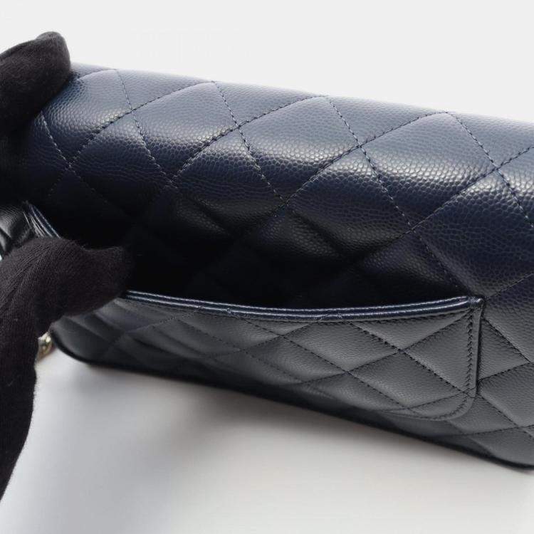 مملوكة مسبقًا Chanel Matelasse Shoulder Bag In Calfskin Leather Navy Blue