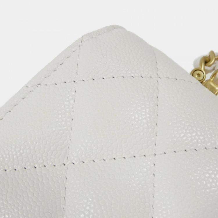Pre Owned Chanel White Leather Chain Clutch