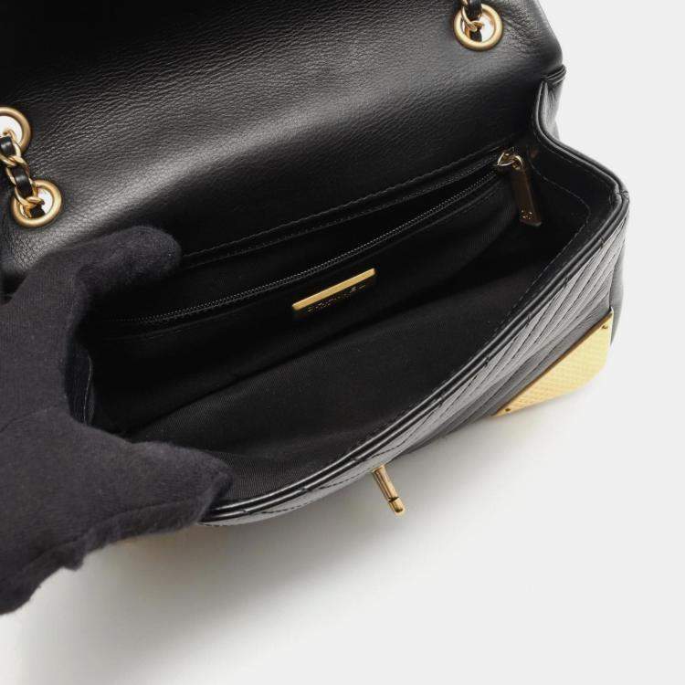 Pre Owned Chanel V-Stitch Shoulder Bag In Lambskin Leather Black