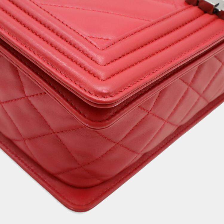 مملوكة مسبقًا Chanel Boy Chanel Matelasse Coco Mark Chain Shoulder Bag In Fuchsia Pink Lambskin