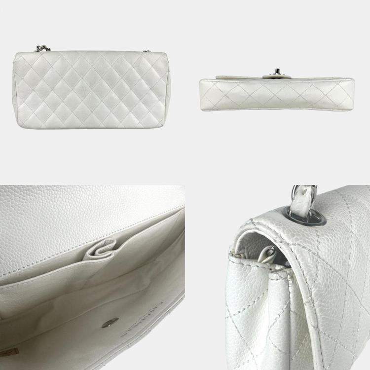 مملوكة مسبقًا Chanel Matelasse Shoulder Bag In Caviar Leather With Metallic Off-White And Silver