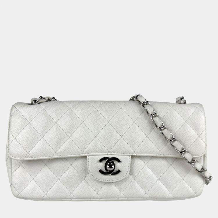 مملوكة مسبقًا Chanel Matelasse Shoulder Bag In Caviar Leather With Metallic Off-White And Silver