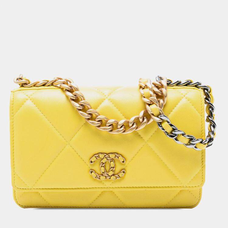 مملوكة مسبقًا Chanel Yellow Quilted Lambskin 19 Wallet on Chain