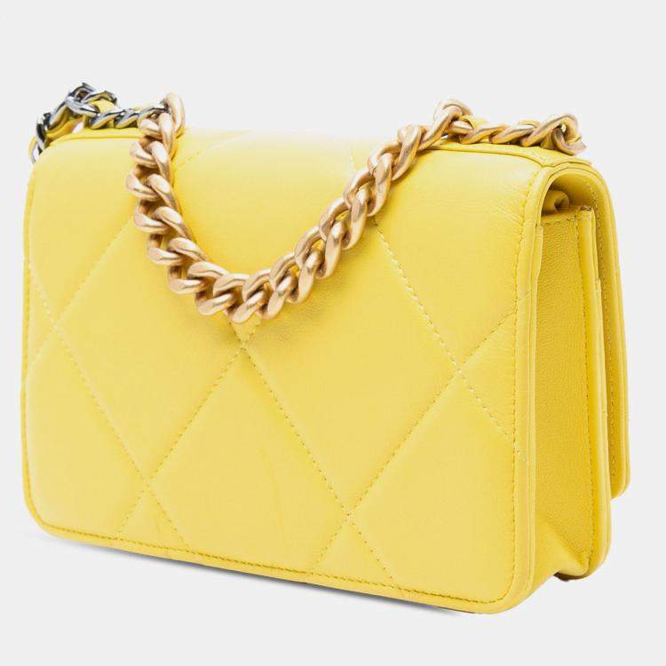 مملوكة مسبقًا Chanel Yellow Quilted Lambskin 19 Wallet on Chain