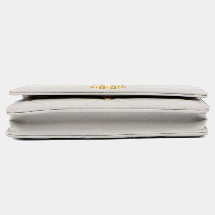 Pre Owned Chanel Chain Wallet With Coco Mark And Matelasse Pattern 19 Lambskin