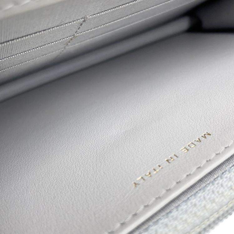 Pre Owned Chanel Chain Wallet With Coco Mark And Matelasse Pattern 19 Lambskin