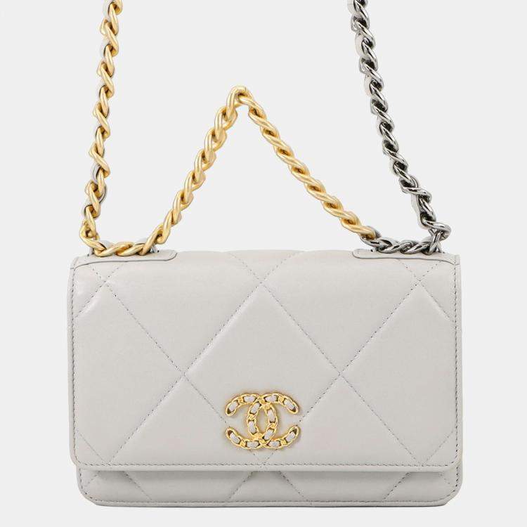 Pre Owned Chanel Chain Wallet With Coco Mark And Matelasse Pattern 19 Lambskin