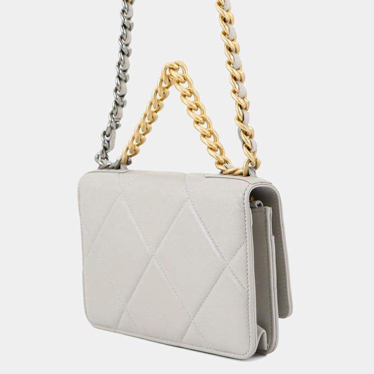 Pre Owned Chanel Chain Wallet With Coco Mark And Matelasse Pattern 19 Lambskin