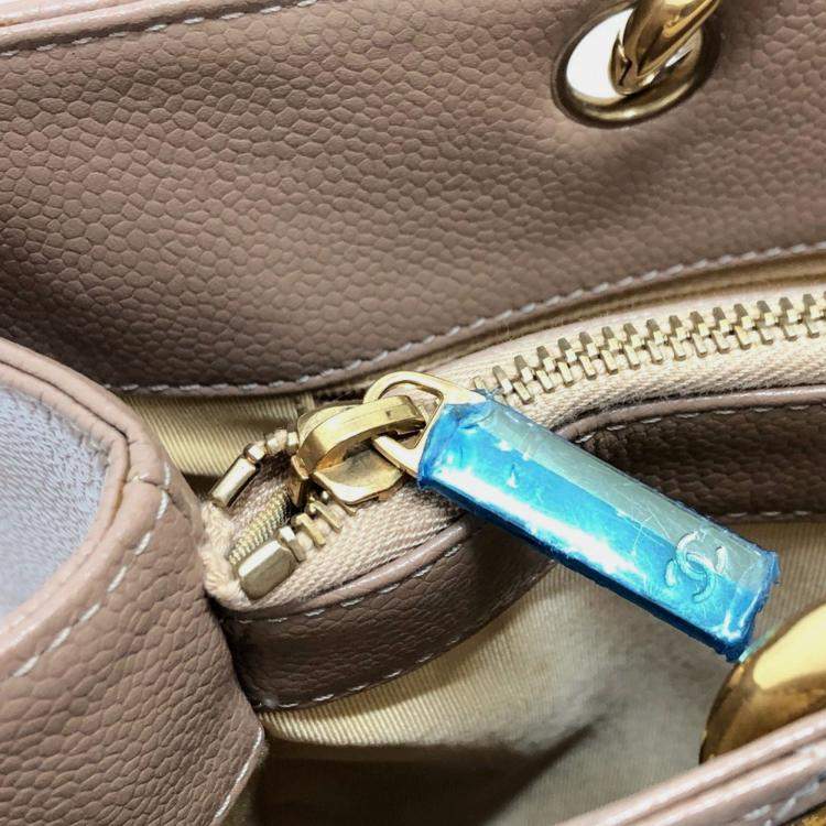 مملوكة مسبقًا Chanel Deka Coco Cc Mark Tote Bag Matelasse Double Chain Shoulder Caviar Skin Beige