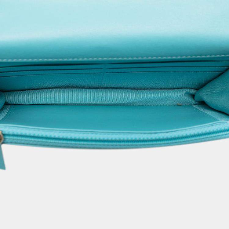 Pre Owned Chanel Blue Denim 19 Flap Wallet On Chain