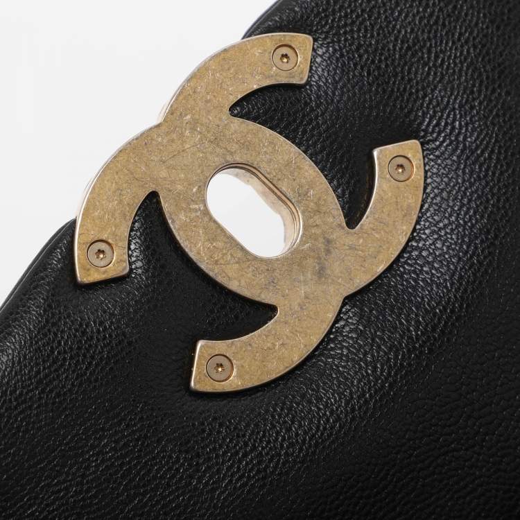 Pre Owned Chanel 19 Maxi Black Quilted Leather Flap Bag