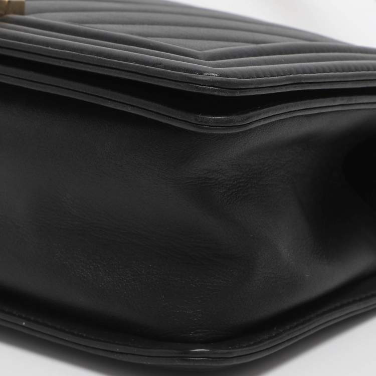 Pre Owned Chanel Boy Medium Black Quilted Leather Flap bag
