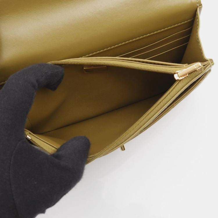 مملوكة مسبقًا Chanel CC Strass on Top Khaki Leather Wallet on Chain
