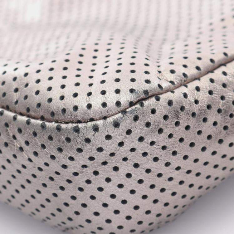 مملوكة مسبقًا حقيبة شانيل معدنية مثقوبة جلدية بقلابة 2.55 للكتف