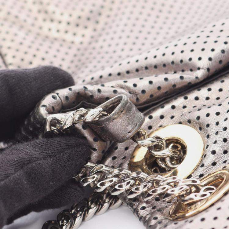 مملوكة مسبقًا حقيبة شانيل معدنية مثقوبة جلدية بقلابة 2.55 للكتف