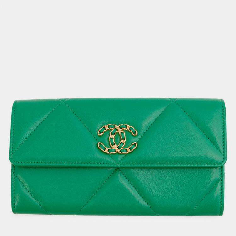 مملوكة مسبقًا Chanel Chanel19 Long Flap Wallet Green Lambskin