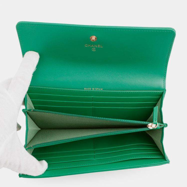 مملوكة مسبقًا Chanel Chanel19 Long Flap Wallet Green Lambskin