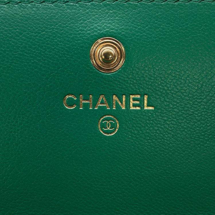 مملوكة مسبقًا Chanel Chanel19 Long Flap Wallet Green Lambskin