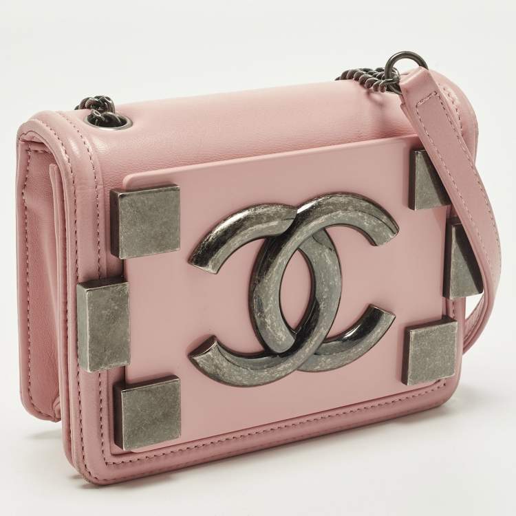 Pre Owned Chanel Boy Brick Pink Quilted Leather and Plexiglass Flap Bag