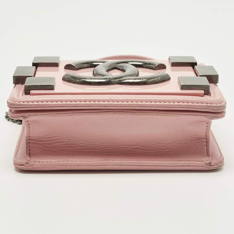 Pre Owned Chanel Boy Brick Pink Quilted Leather and Plexiglass Flap Bag