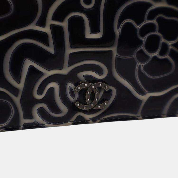 Pre Owned Chanel Blue CC Embossed Patent Camellia Wallet On Chain
