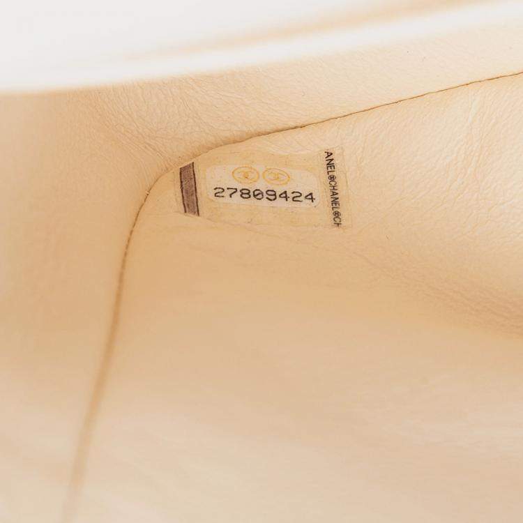 Pre Owned Chanel White Medium Quilted Printed Leather Umbrella Double Flap