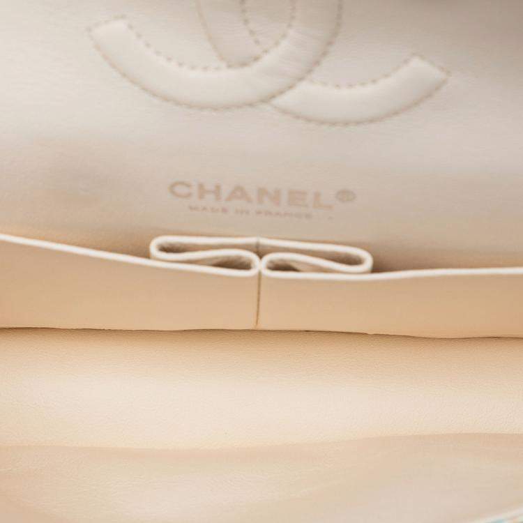 Pre Owned Chanel White Medium Quilted Printed Leather Umbrella Double Flap