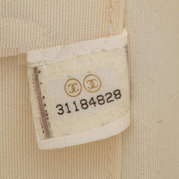Pre Owned Chanel White Quilted Lambskin Chain and Charm Vanity Case