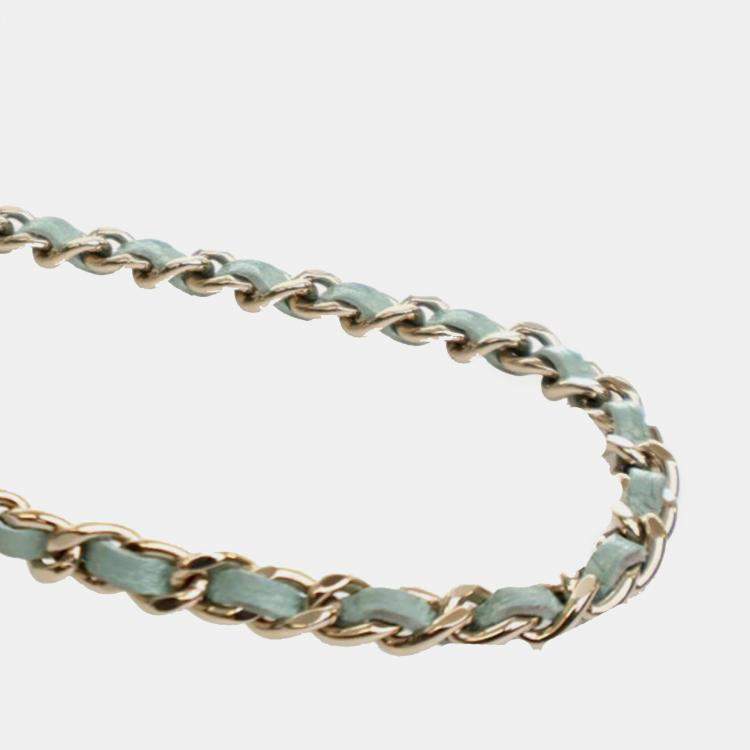 Pre Owned Chanel Green Mini Quilted Iridescent Caviar Pearl On Top Vanity Case With Chain