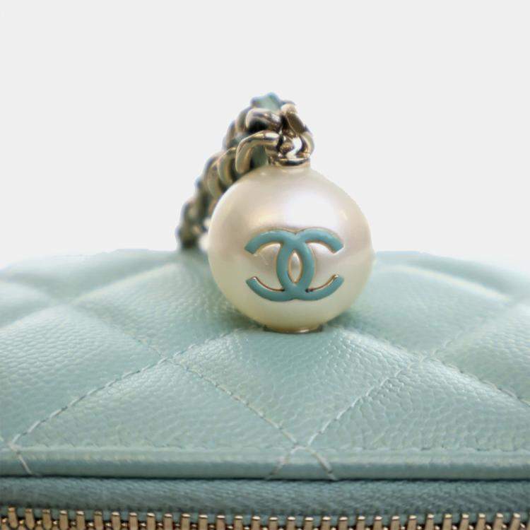 Pre Owned Chanel Green Mini Quilted Iridescent Caviar Pearl On Top Vanity Case With Chain
