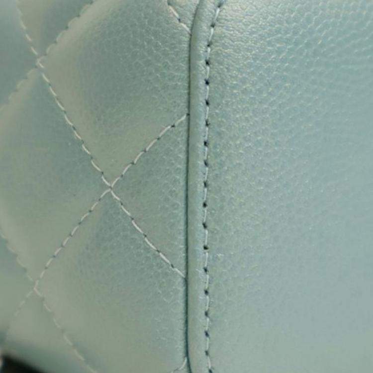 Pre Owned Chanel Green Mini Quilted Iridescent Caviar Pearl On Top Vanity Case With Chain