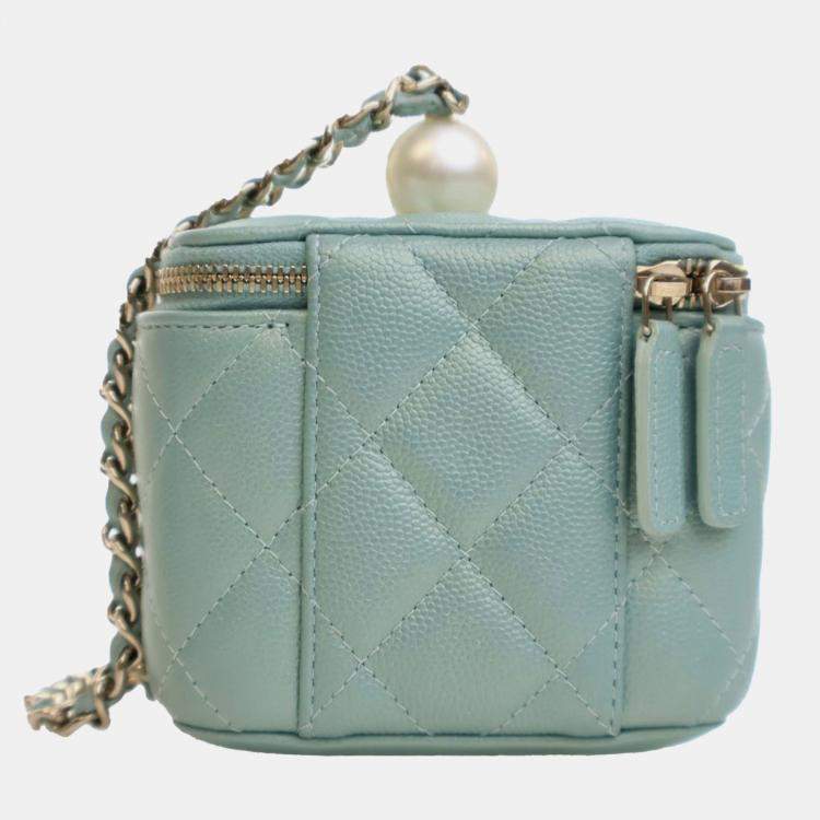 Pre Owned Chanel Green Mini Quilted Iridescent Caviar Pearl On Top Vanity Case With Chain