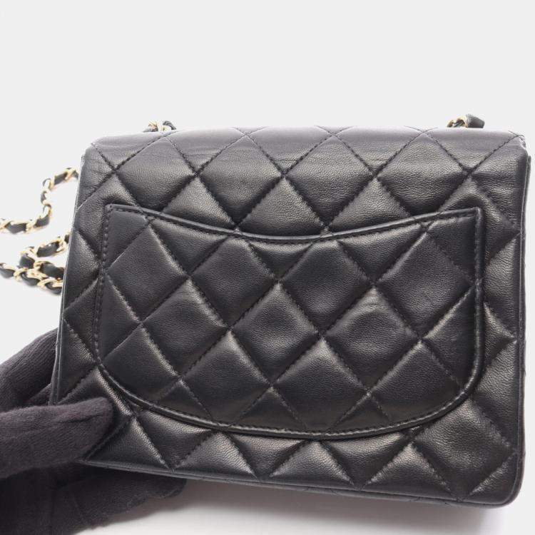 Pre Owned Chanel Turnlock Flap Leather Shoulder Bag