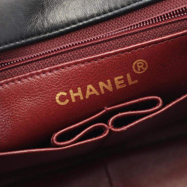 مملوكة مسبقًا حقيبة شانيل قابلة للطي بقفل أسود جلدية للكتف