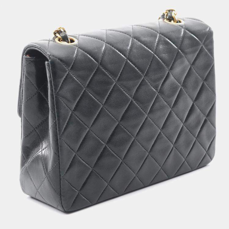 مملوكة مسبقًا حقيبة شانيل قابلة للطي بقفل أسود جلدية للكتف