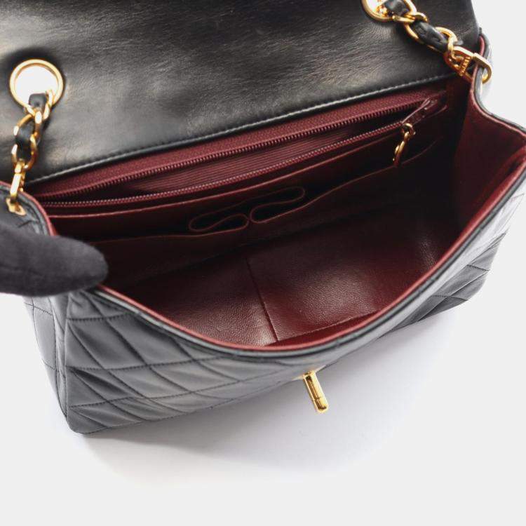 مملوكة مسبقًا حقيبة شانيل قابلة للطي بقفل أسود جلدية للكتف